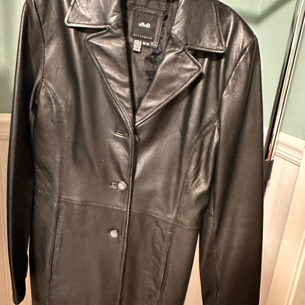 Elegant Black Leather Jacket